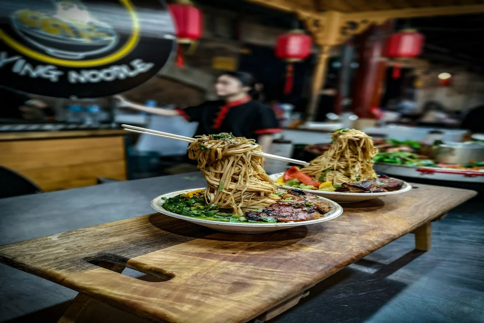 Pasta en cuenco, comida sencilla para llevar